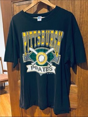 Vintage 1993 RUSSELL ATHLETIC MLB Pittsburgh Pirates Baseball T-Shirt